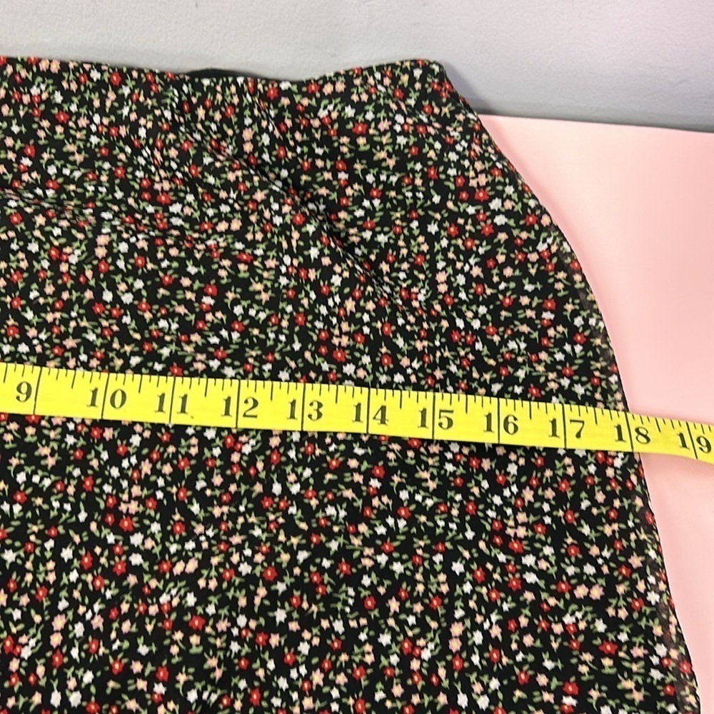 Beechers Brook Floral Skirt Ruffle - Picture 8 of 9